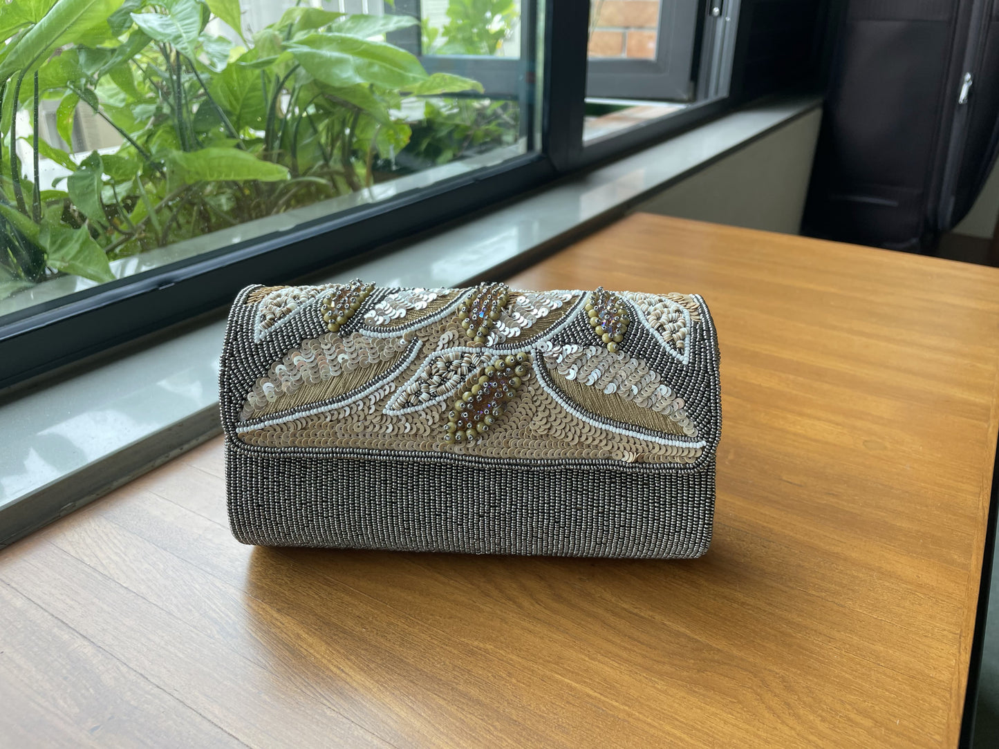 Aloha Clutch
