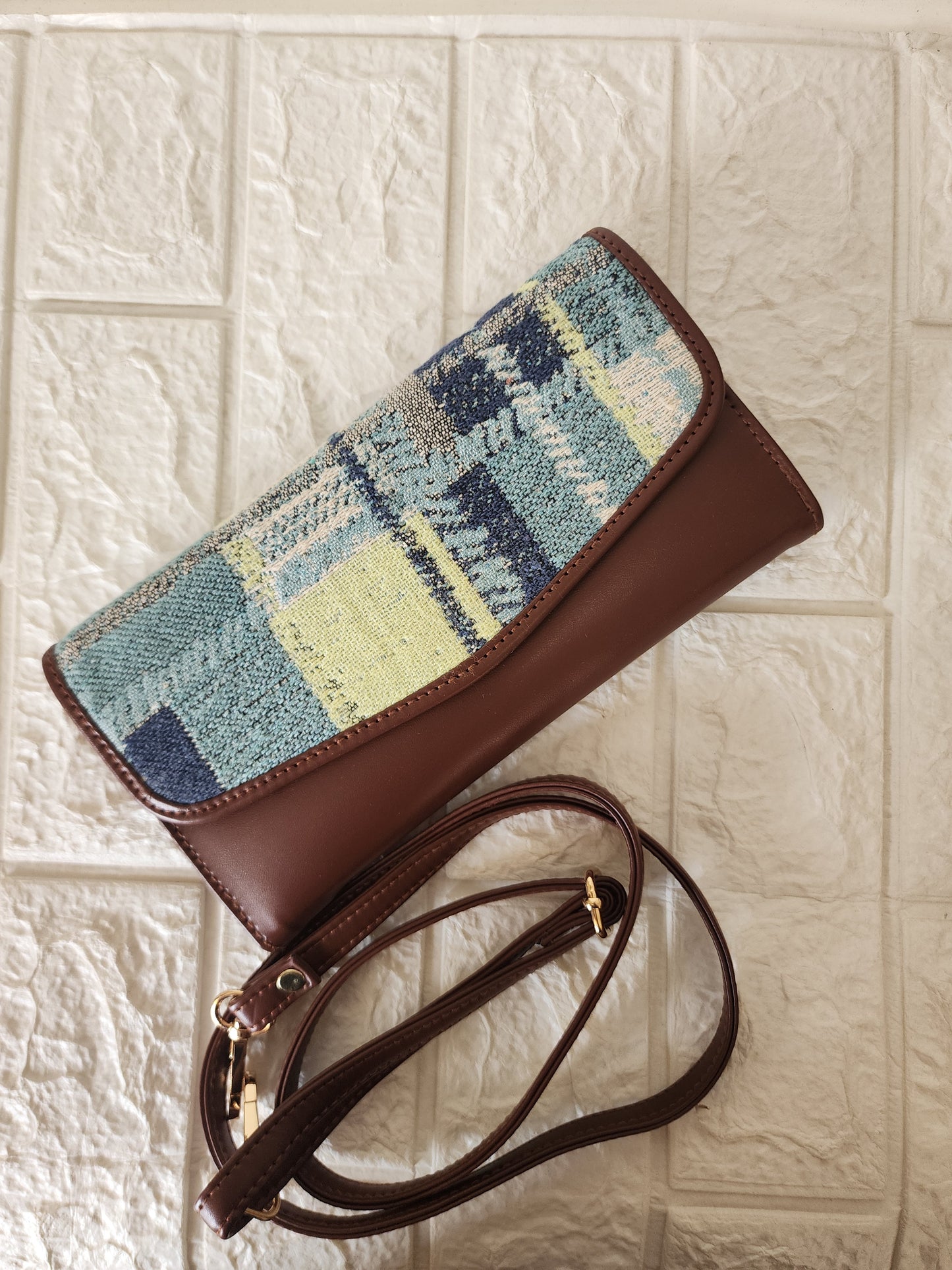 Rhea Mobile Sling