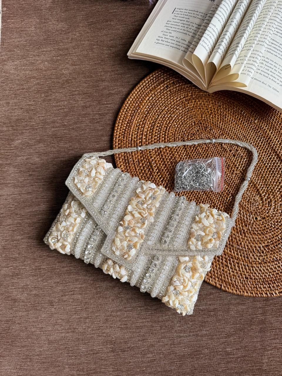 Shell envelope Clutch